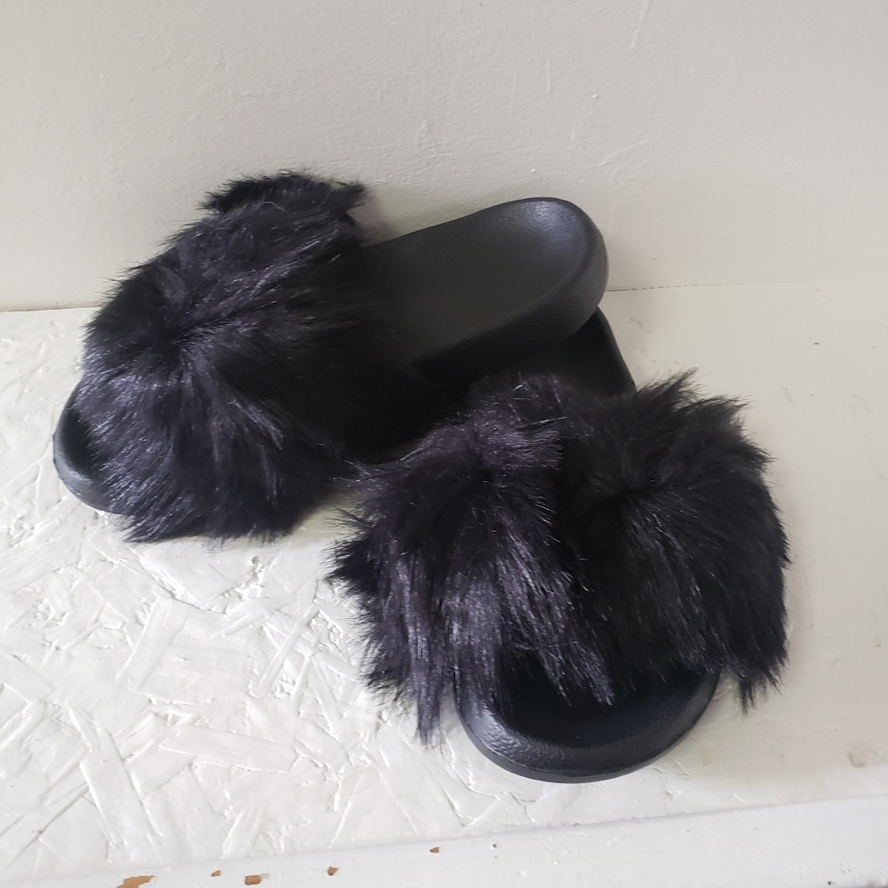 SOLD***New* Black Faux Fur Slides